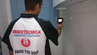 Mau cheiro de esgoto no encanamento Mau cheiro de esgoto no encanamento e banheiro