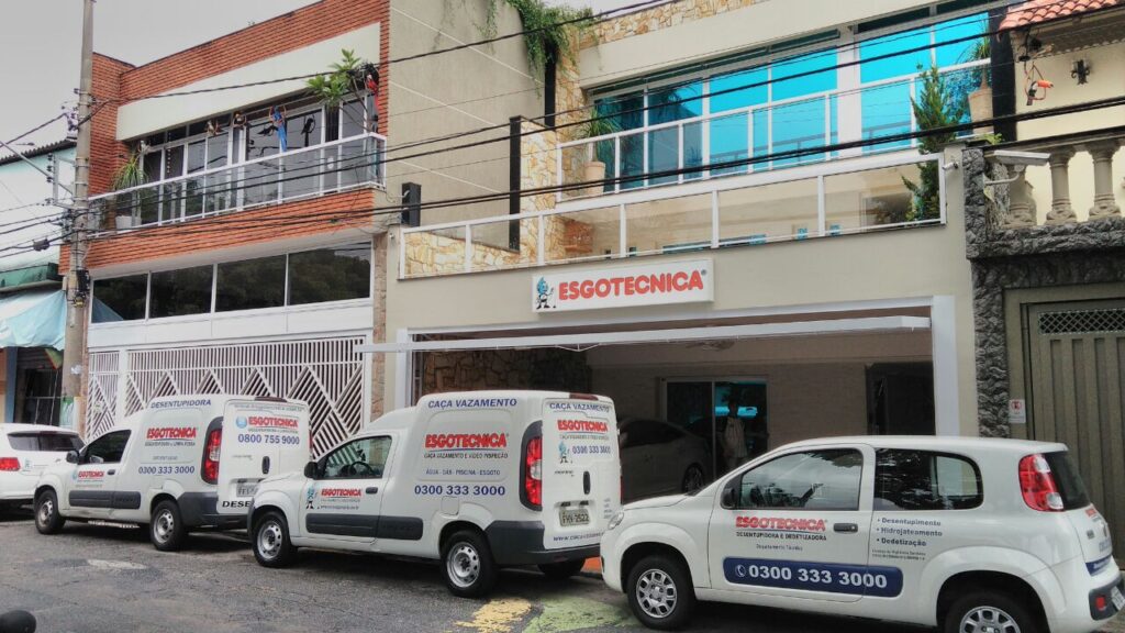 Caminhão limpa fossa